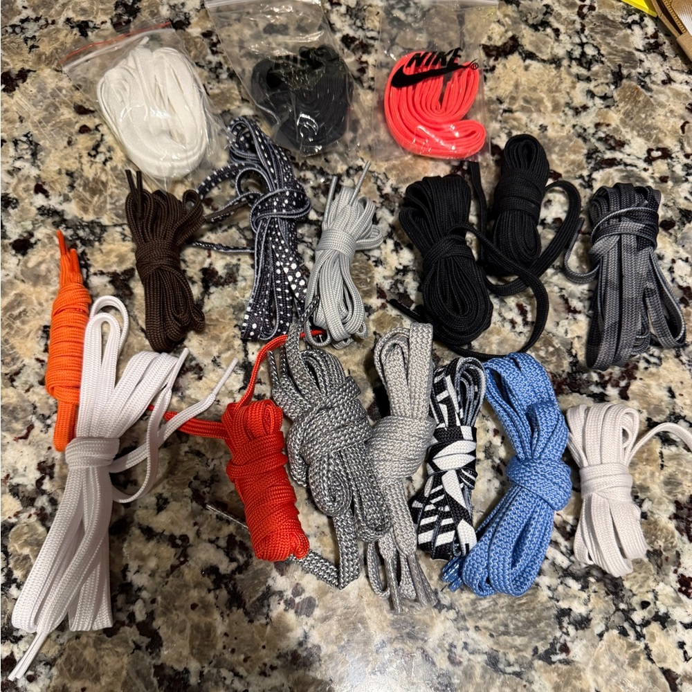 Lot of Men's athletic shoelaces